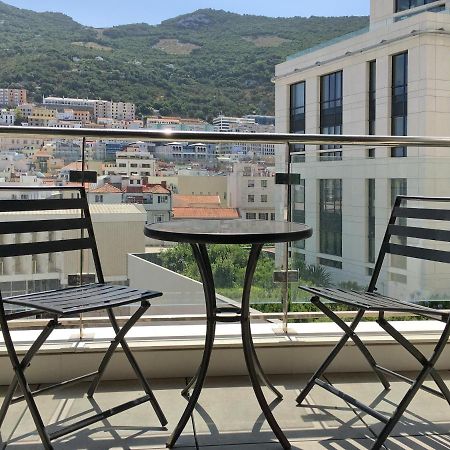 Luxurious Central Apartment With Pool Gibraltar Eksteriør billede